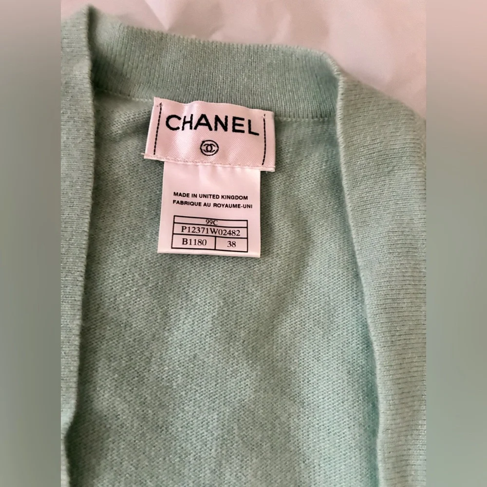 CHANEL elevate your